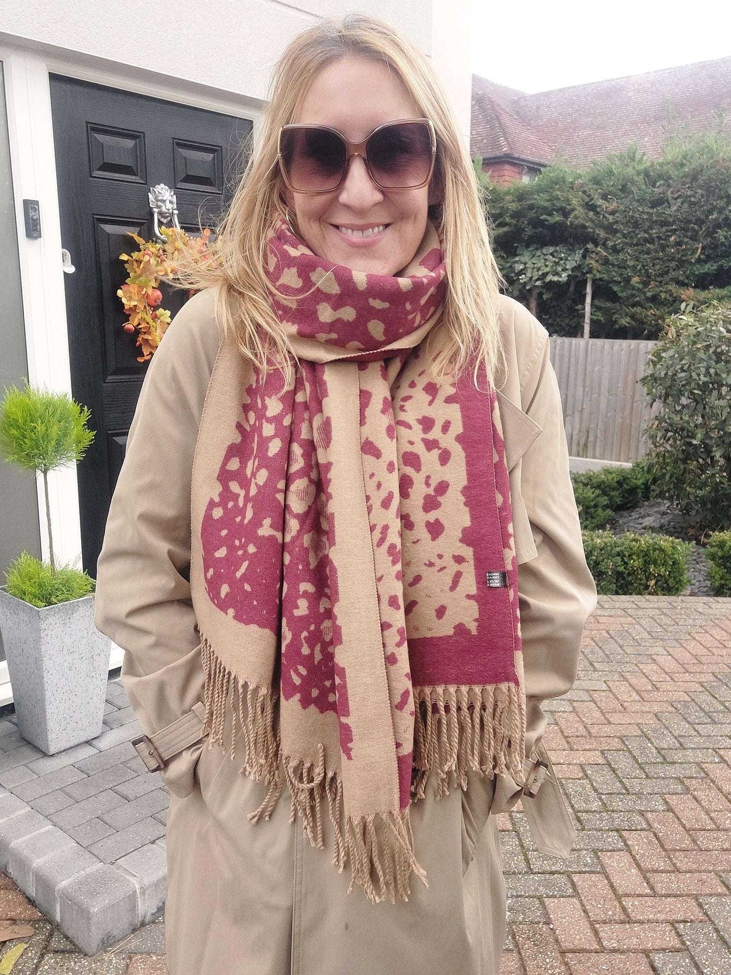 Reversible Leopard Print Cashmere Scarf In Red Wine