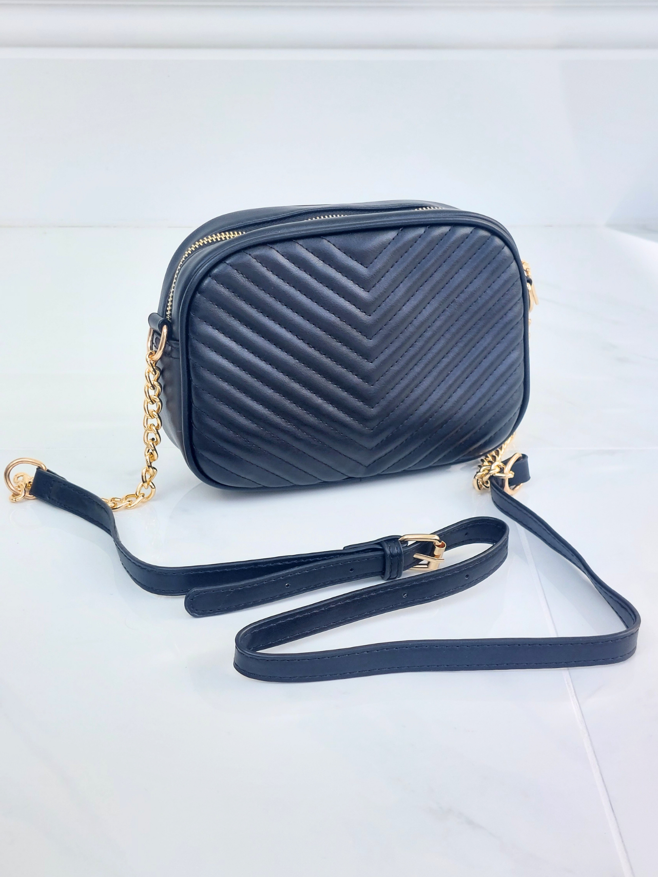 Chain Strap Crossbody Bag In Black