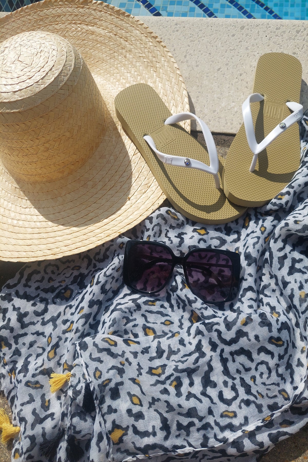 Aurora - Luxury Gold/White Flip Flops - Filli London