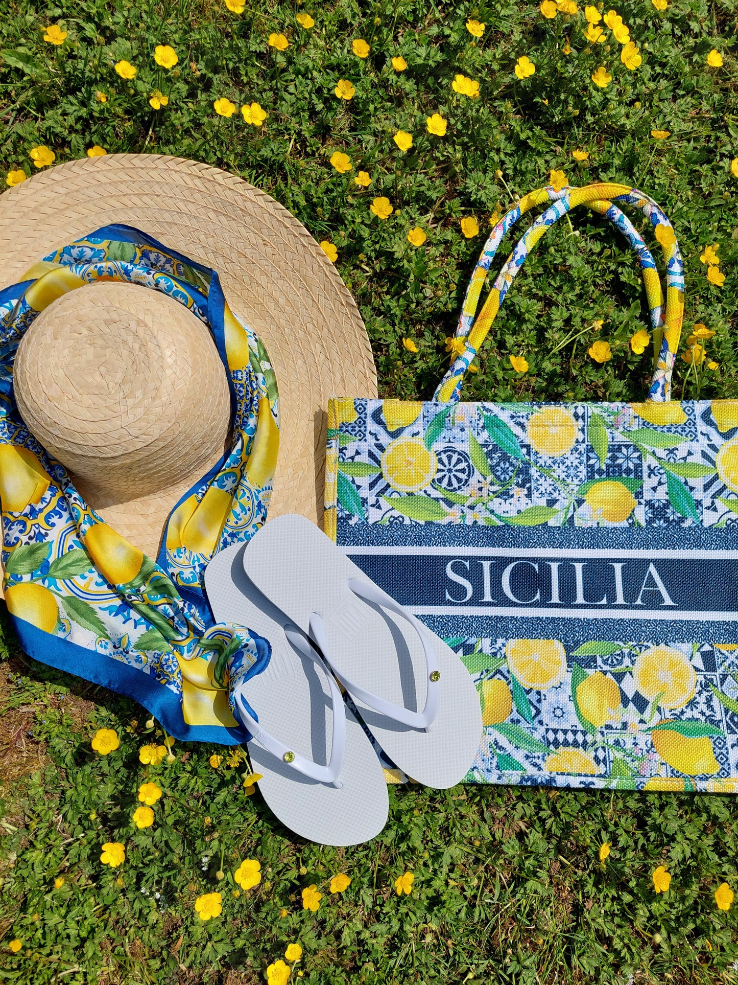 NEW ✨ Sicilia Woven Beach Tote Lemon Print