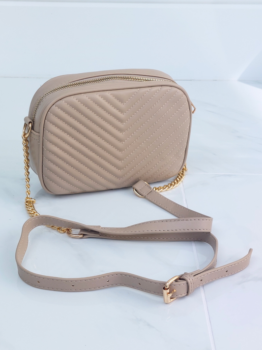 Chain Strap Crossbody Bag In Beige
