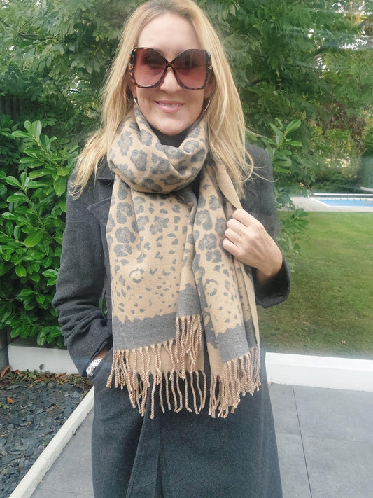 Reversible Leopard Print Cashmere Scarf In Grey/Beige