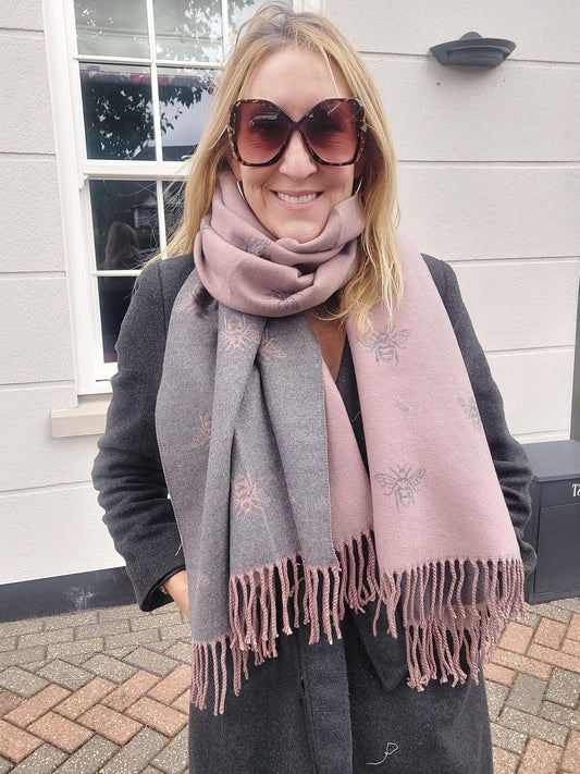 Reversible Bee Motif Cashmere Scarf In Pink