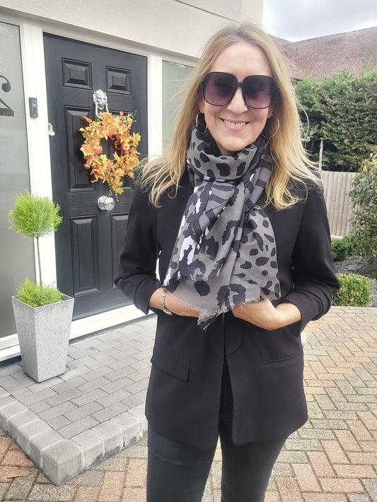 Leopard Print Scarf In Black/Grey
