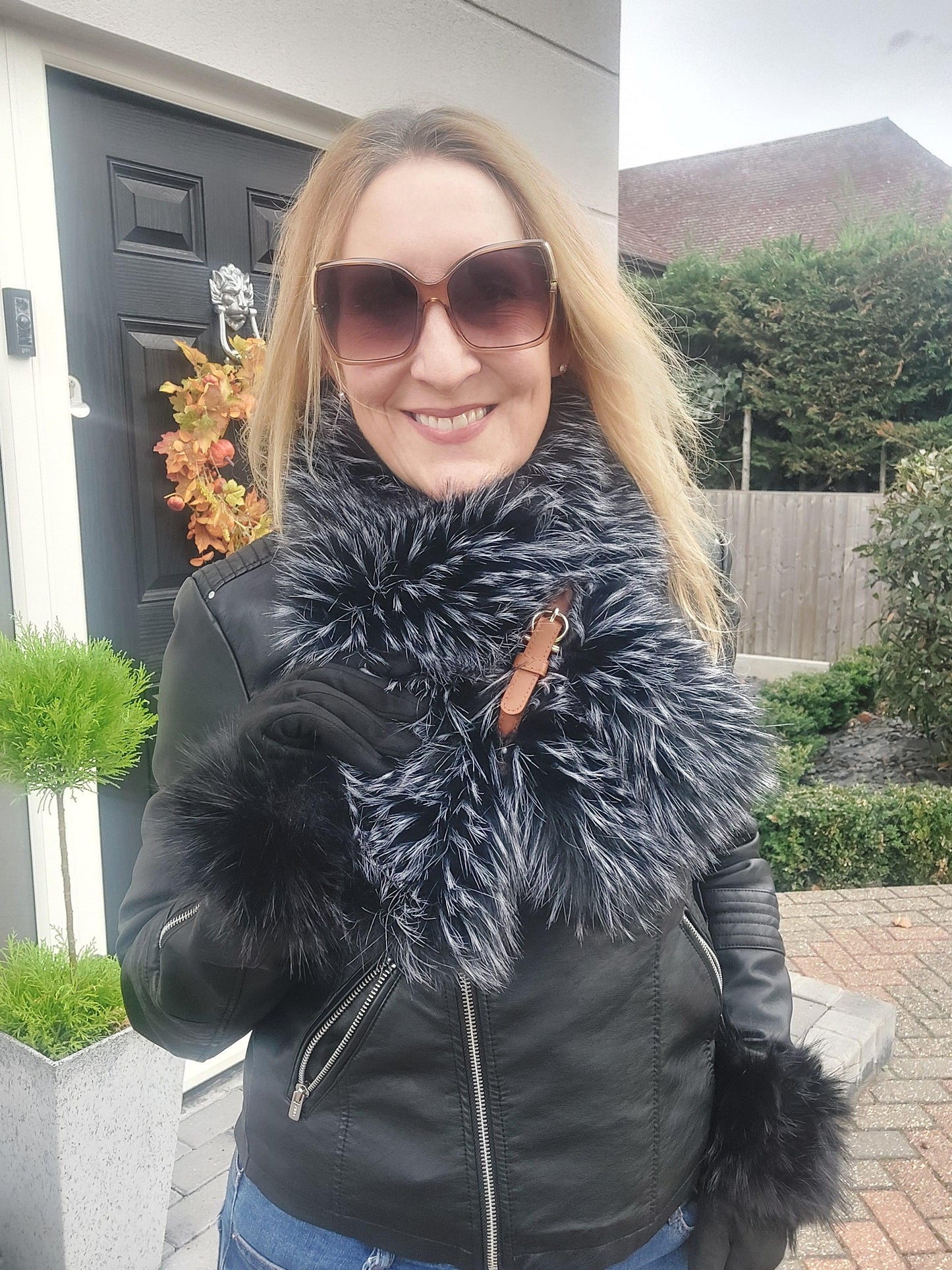 Faux Fur Buckle Scarf & Touchscreen Gloves Gift Set In Black