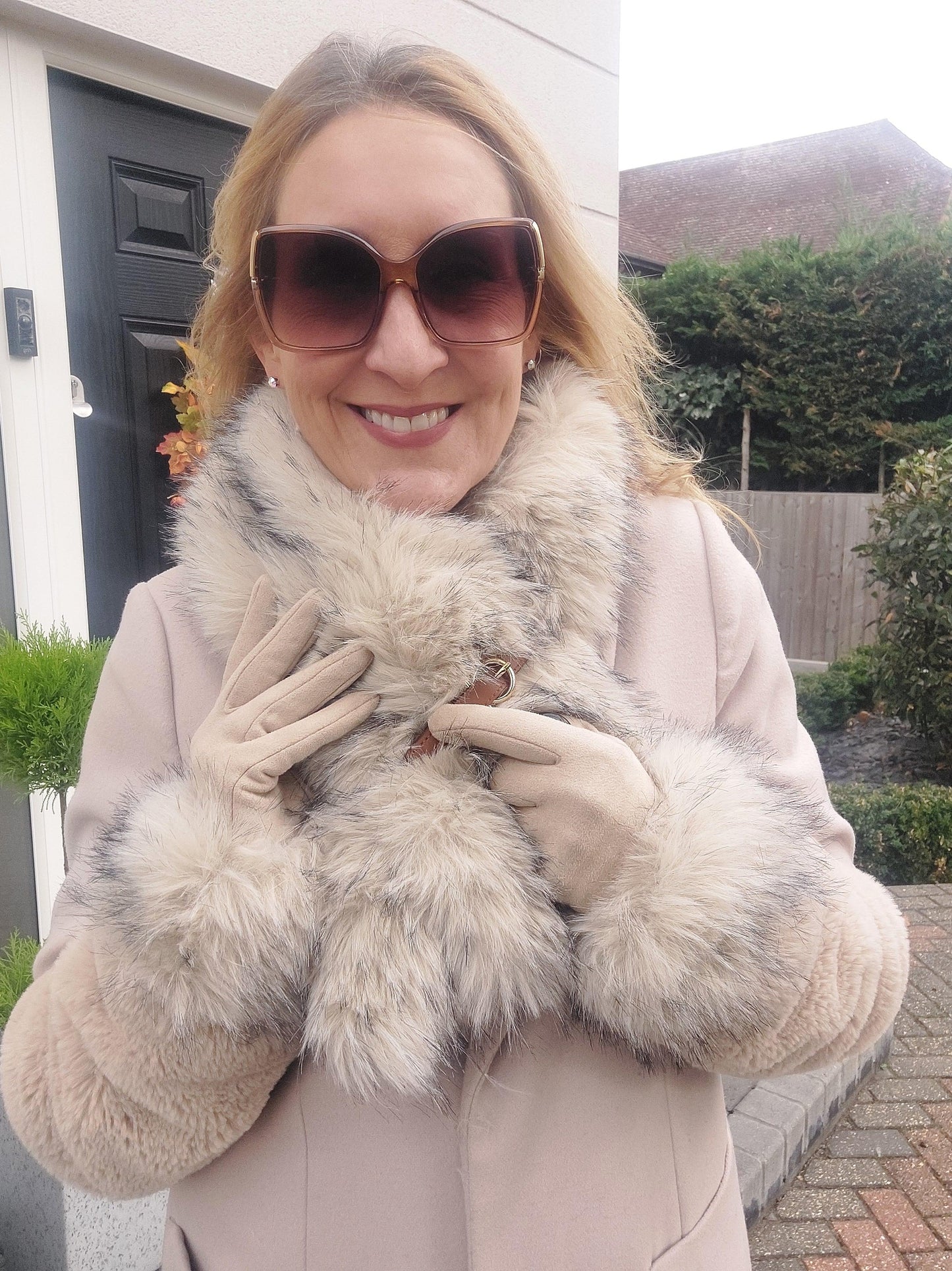 Faux Fur Buckle Scarf & Touchscreen Gloves Gift Set In Beige