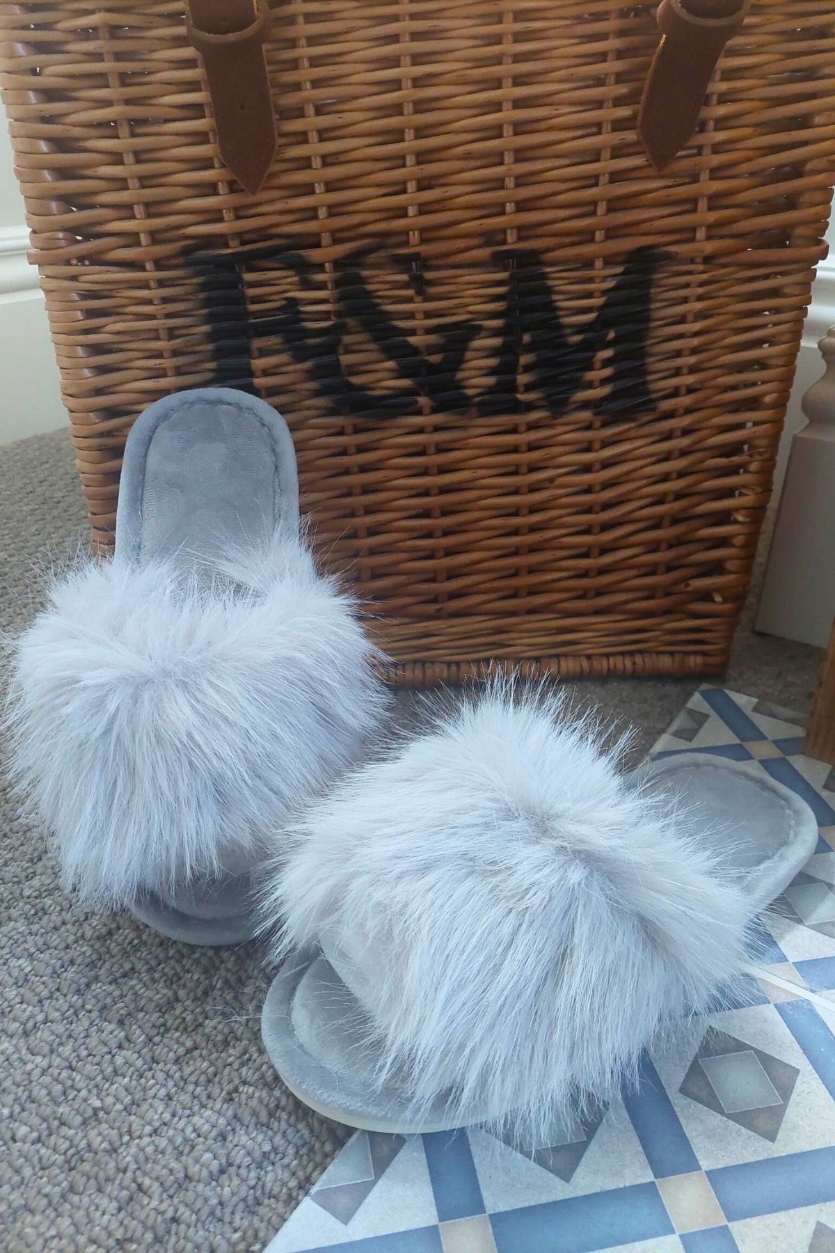 Super Cosy Luxury Fluffy Slippers In Grey