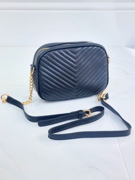 Chain Strap Crossbody Bag In Black