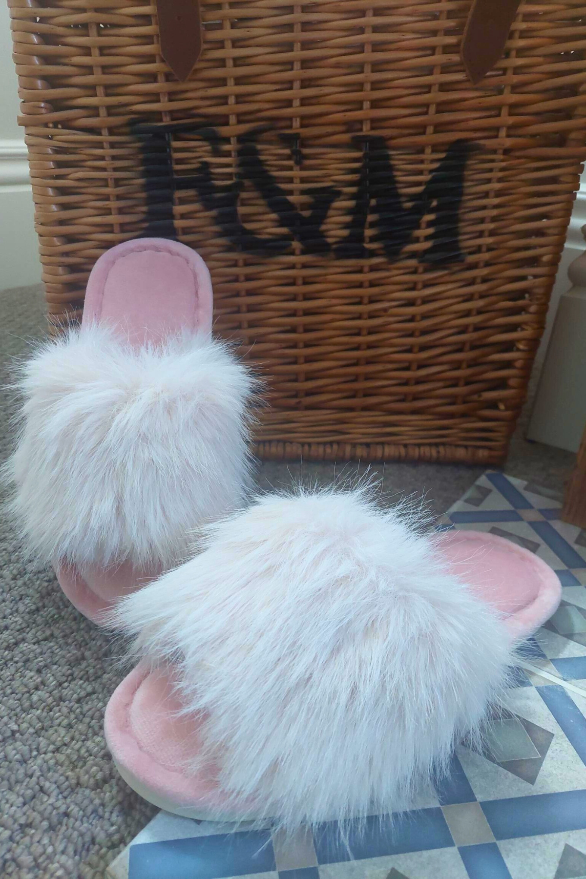 Super Cosy Luxury Fluffy Slippers In Baby Pink