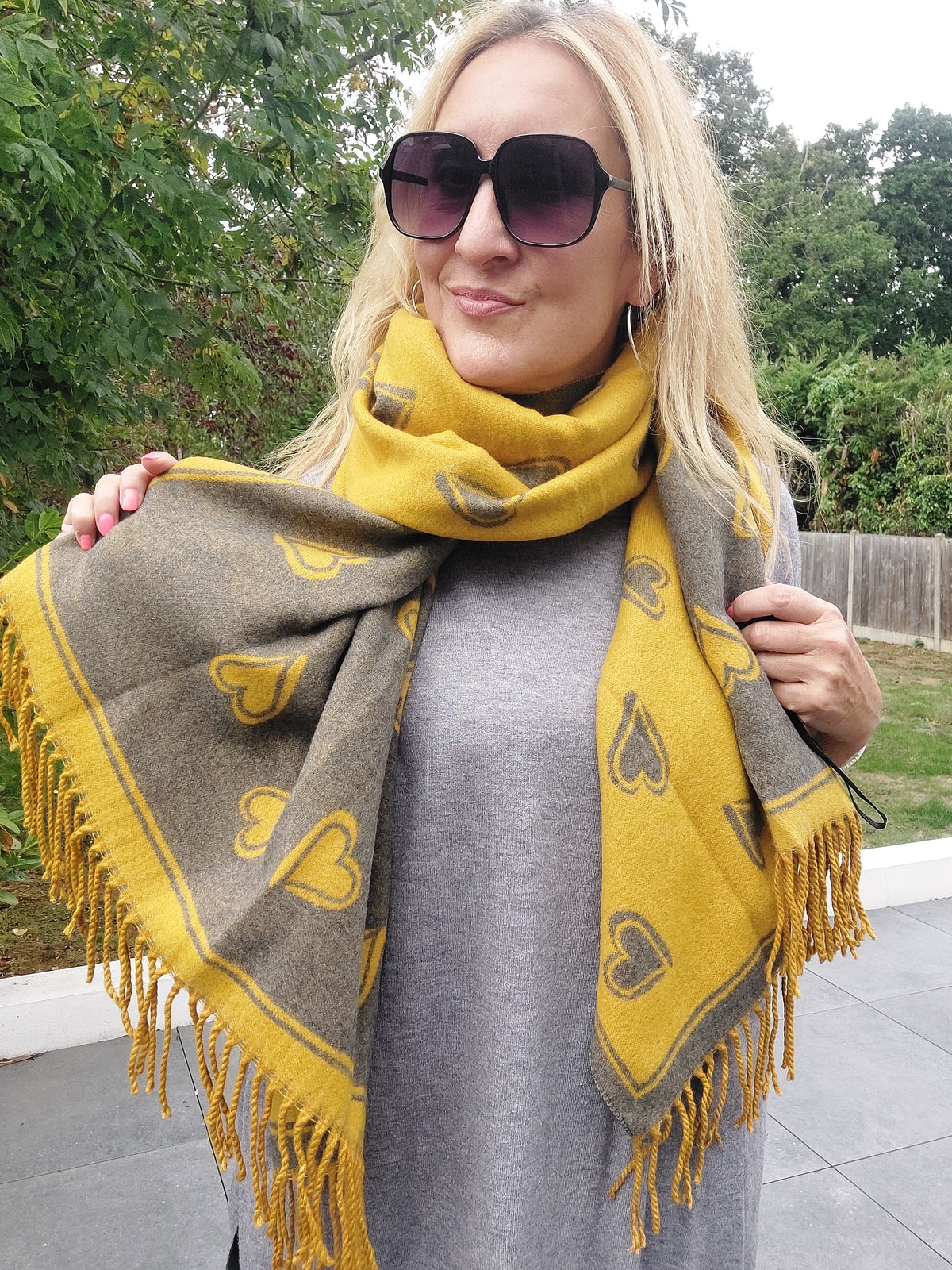 Reversible Heart Print Cashmere Blend Scarf In Mustard Yellow
