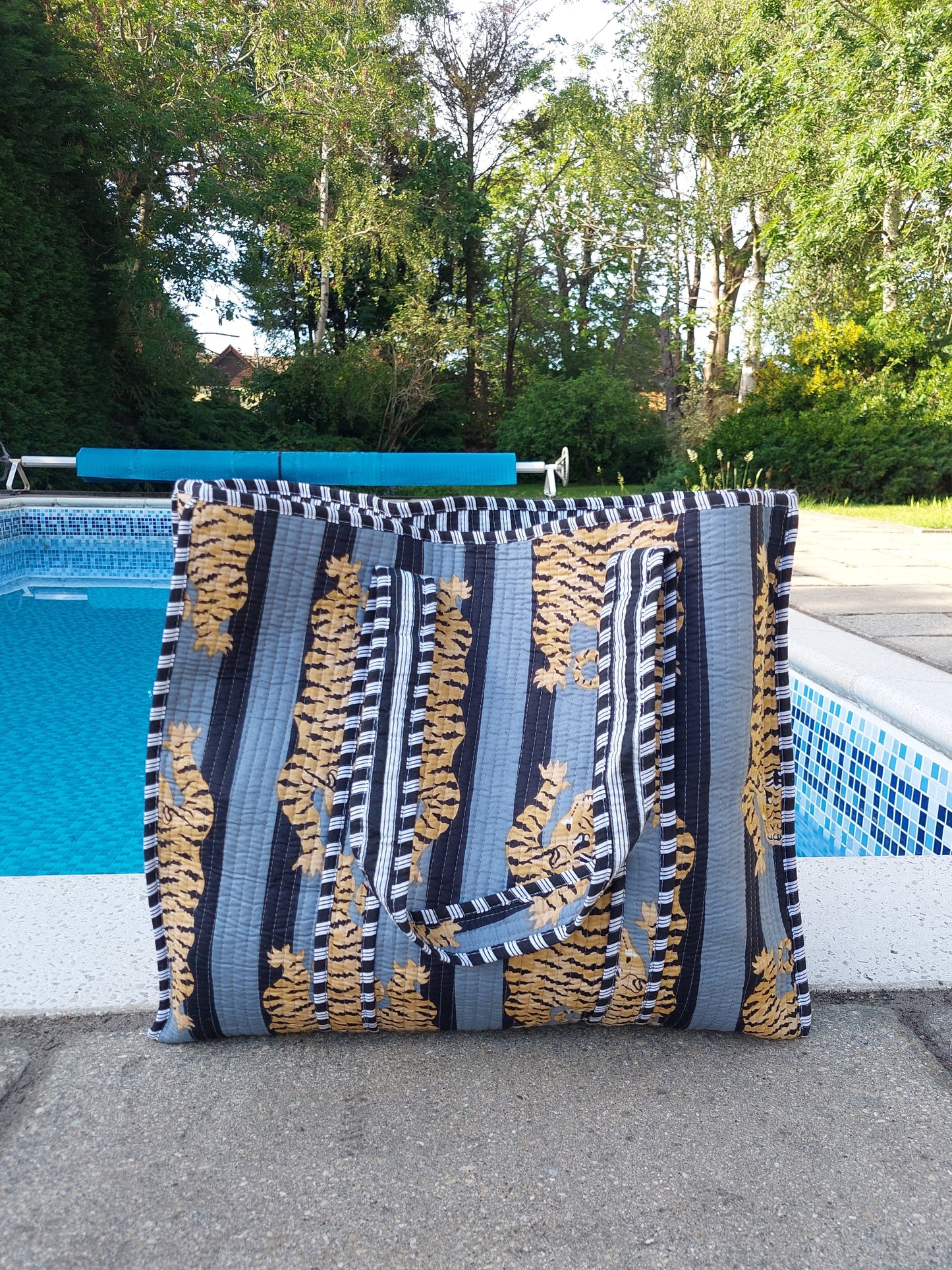Luxe Edit 💎 Reversible Tiger Print Quilted Cotton Tote In Blue