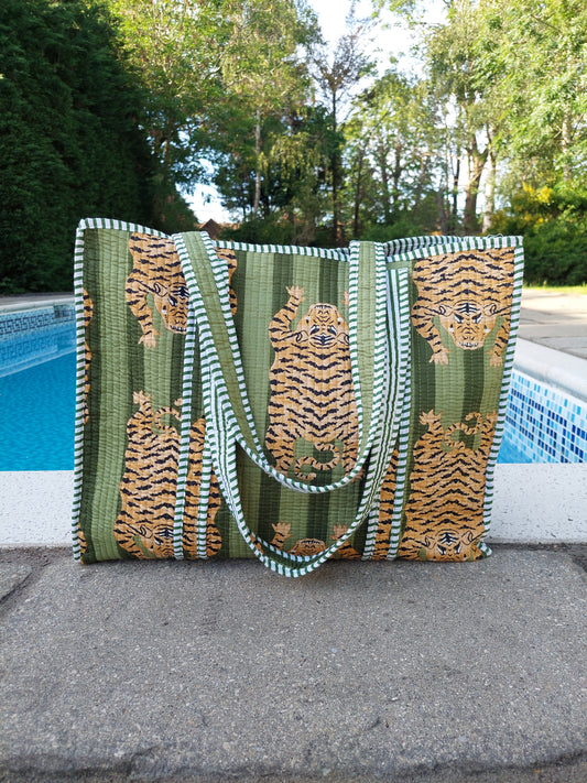 Luxe Edit 💎 Reversible Tiger Print Quilted Cotton Tote In Green