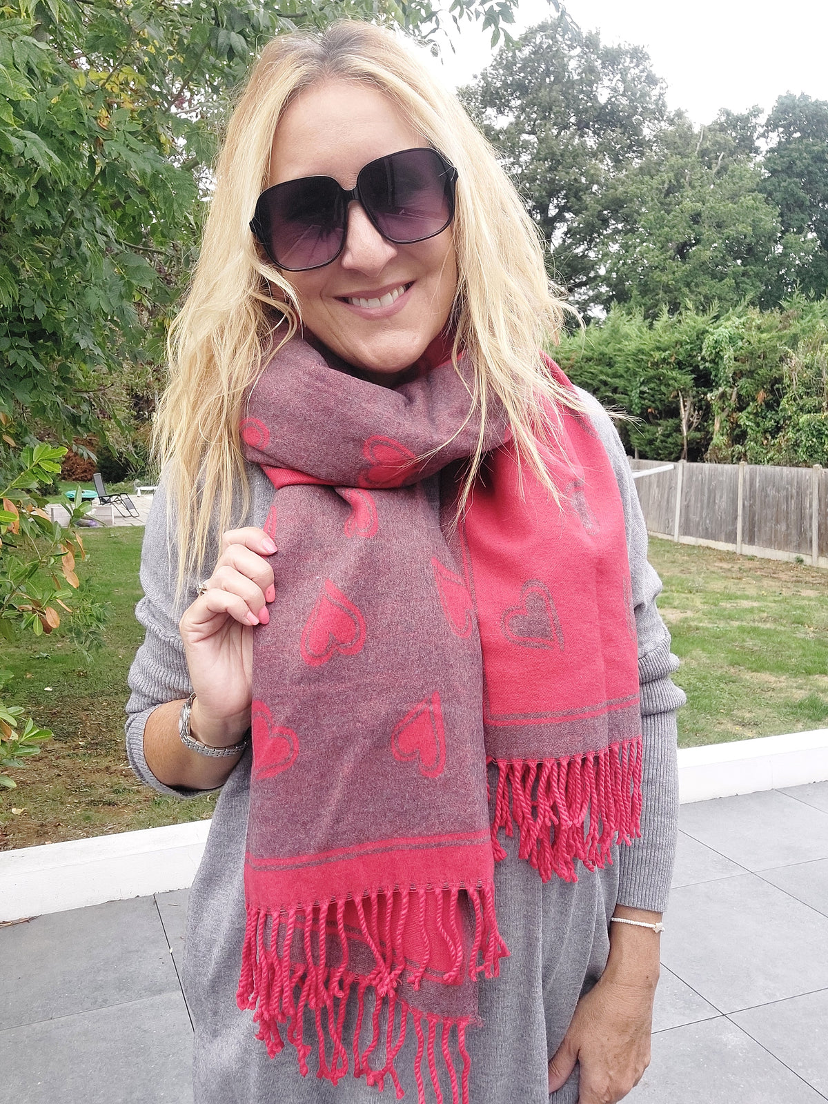 Reversible Heart Print Cashmere Blend Scarf In Red - Filli London