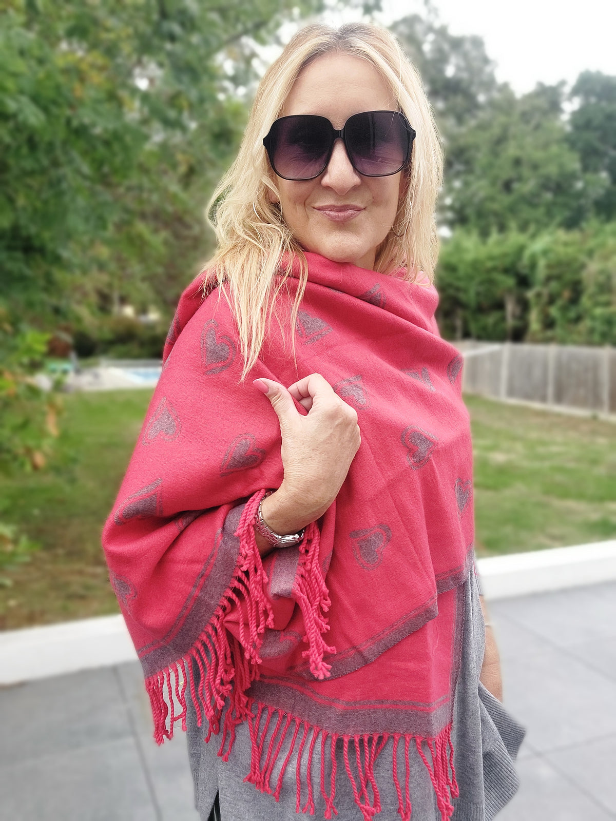 Reversible Heart Print Cashmere Blend Scarf In Red - Filli London