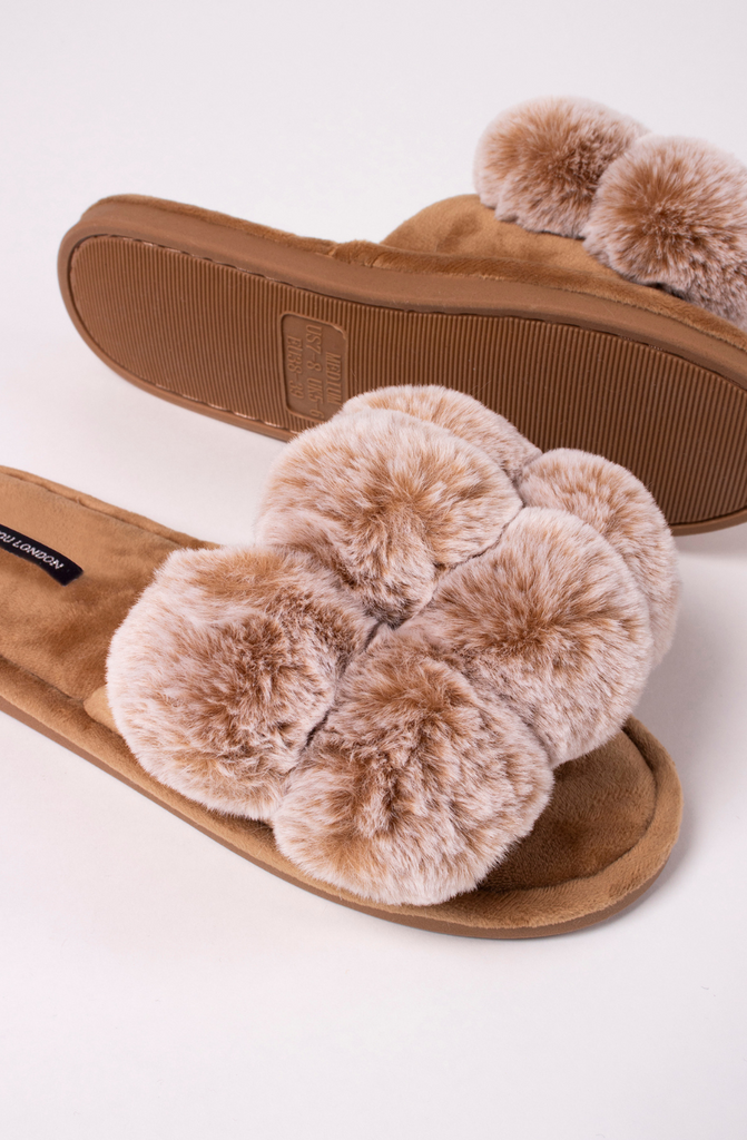 Slippers with 2024 fur pom pom